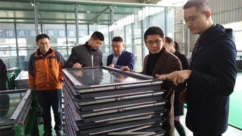 幕墙玻璃常用厚度解析：如何根据需求精准选型